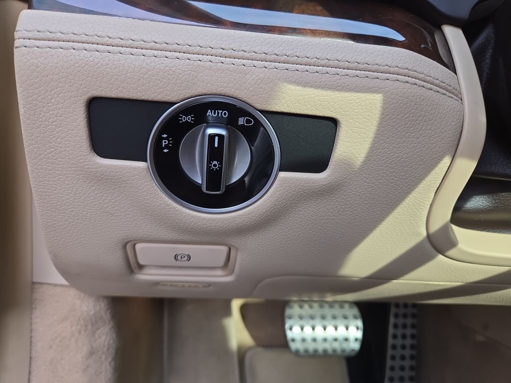 Used 2013 Black Mercedes-Benz SL 550 image 14
