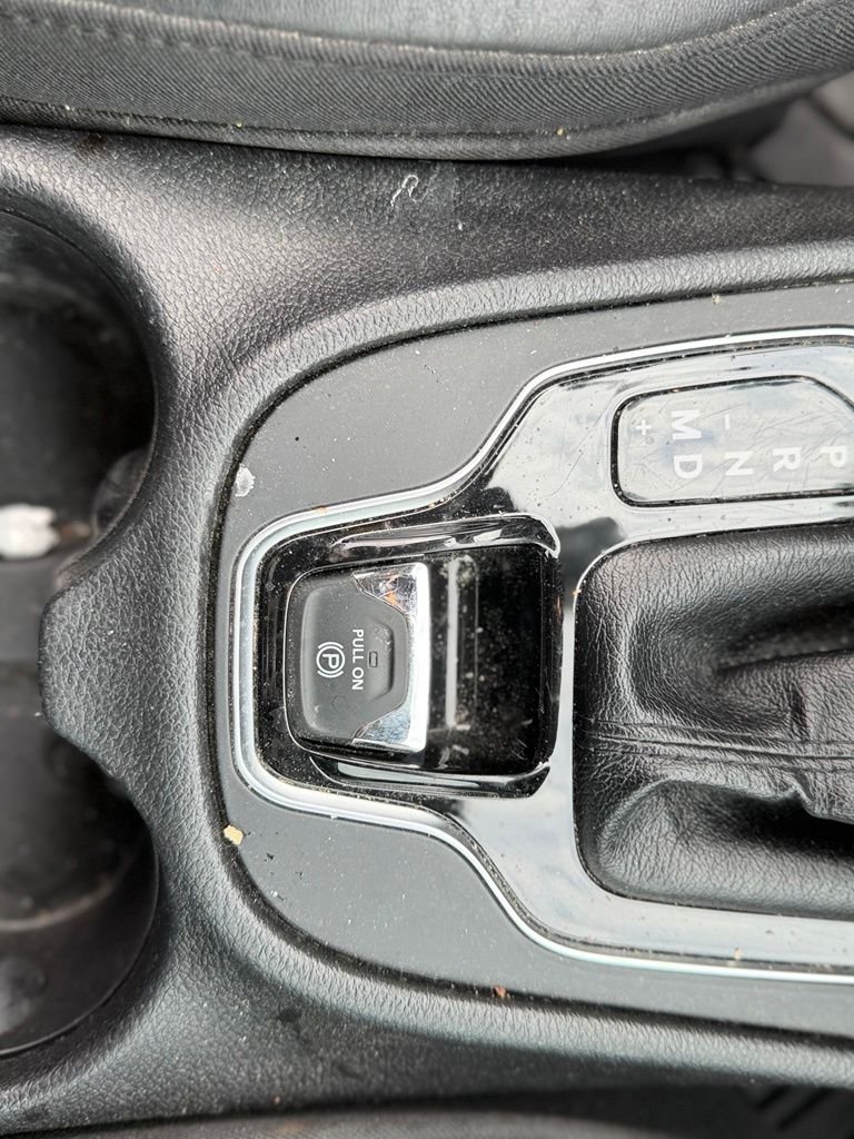 Used 2019 Gray Jeep Limited image 33