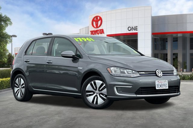 Used 2017 Volkswagen e-Golf e-Golf SE with VIN WVWKR7AU7HW954729 for sale in Oakland, CA