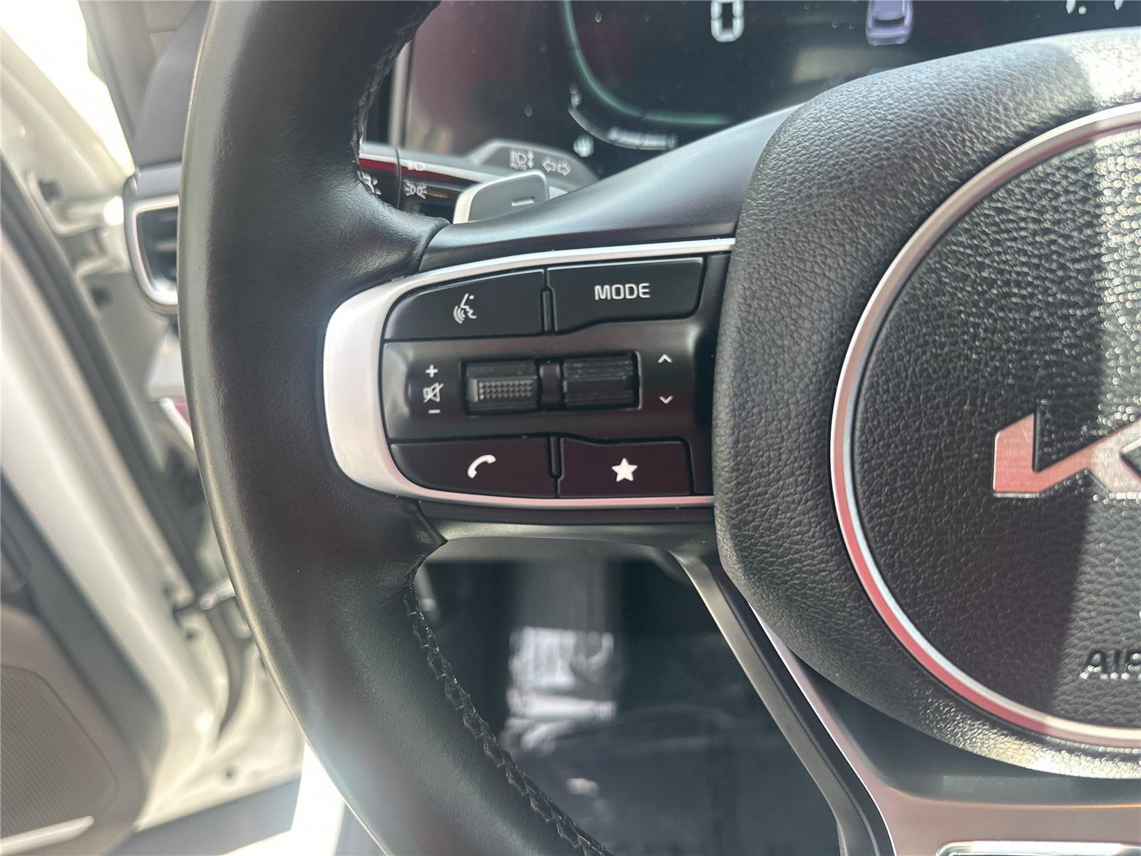 Certified Used 2023 Snow White Pearl Kia EX image 9
