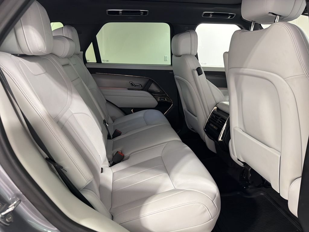 Certified Used 2025 Eiger Gray Metallic Land Rover SE image 28