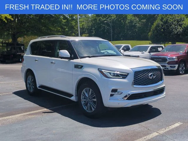 Used 2023 White INFINITI LUXE image 7