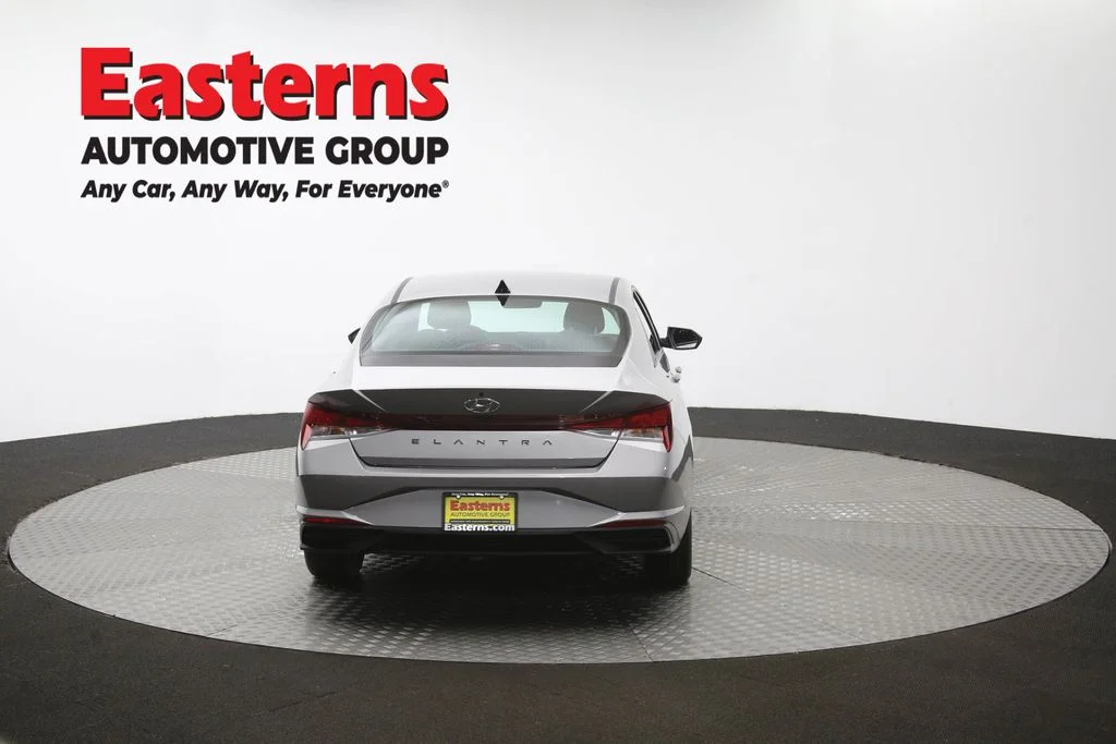 Used 2023 Silver Hyundai SEL image 32