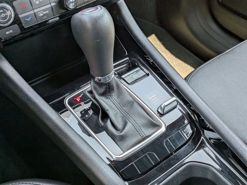 Used 2023 Silver Jeep Limited image 16