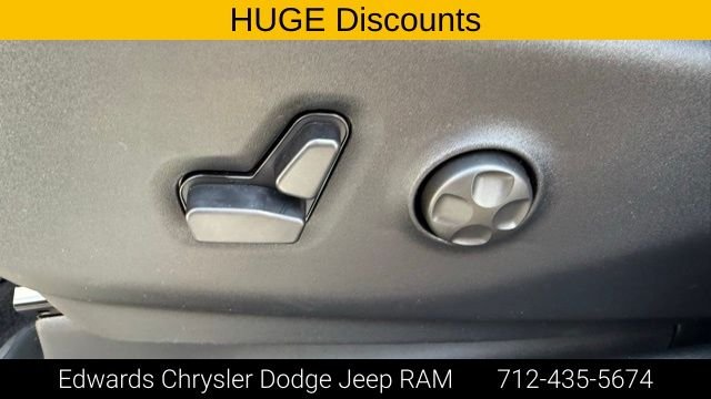 2026 Chrysler Pacifica Select - Photo 16