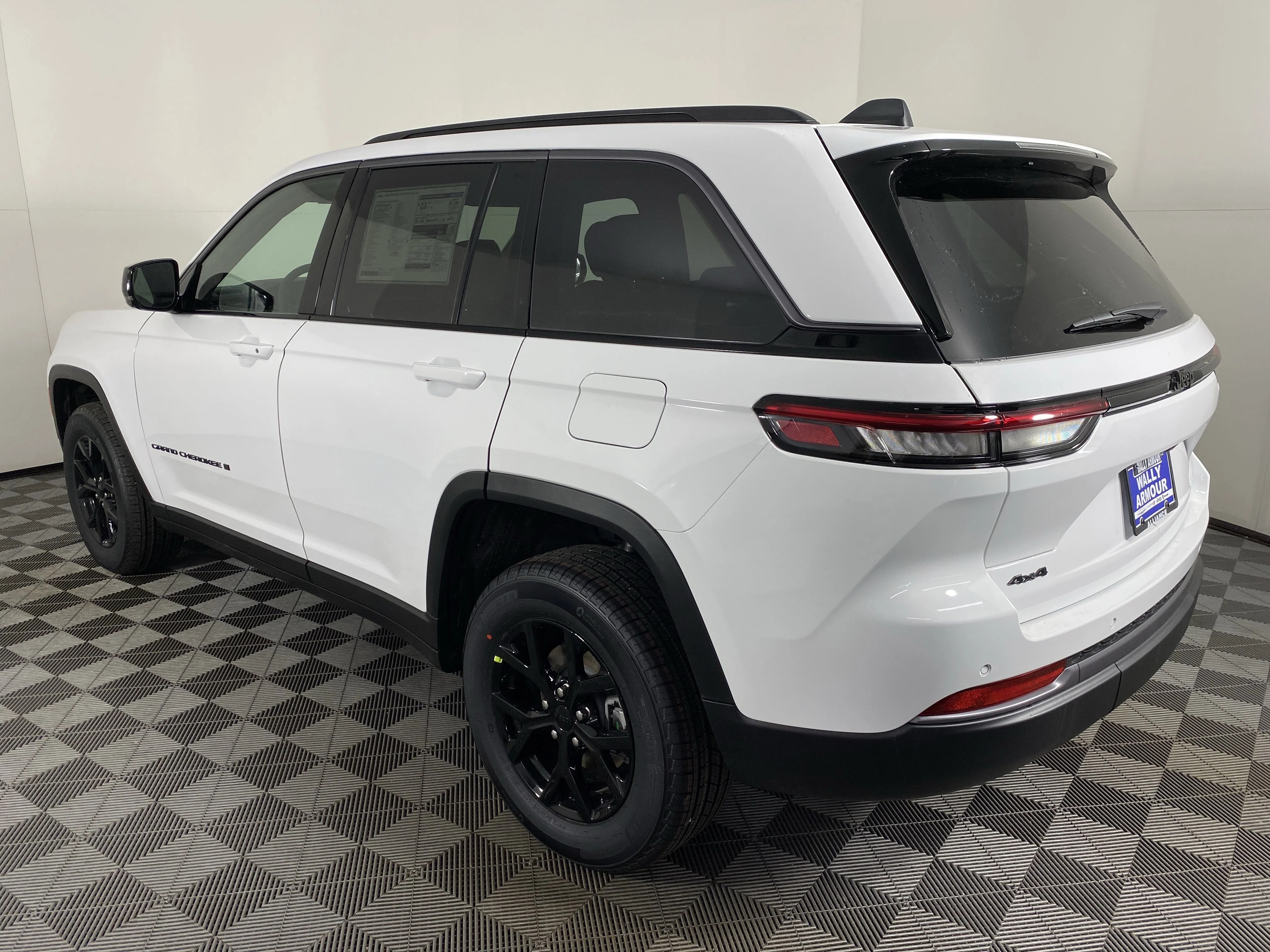 New 2026 Bright White Clear-Coat Exterior Paint Jeep Altitude image 10