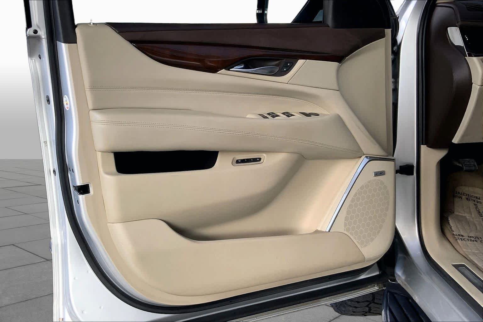 Used 2017 Radiant Silver Metallic Cadillac Luxury image 17