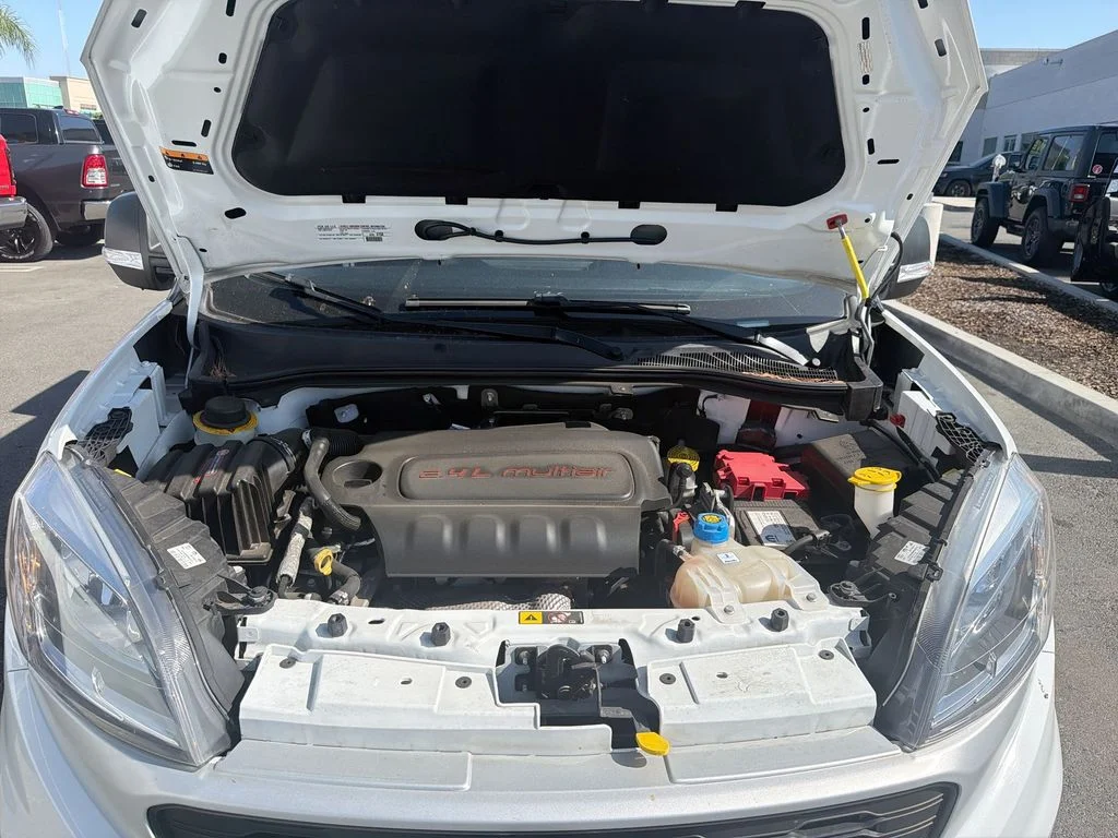 Used 2022 White Ram Base image 17