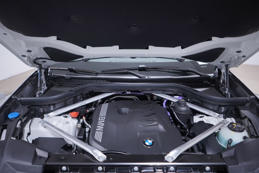 New 2026 Alpine White BMW sDrive40i image 14
