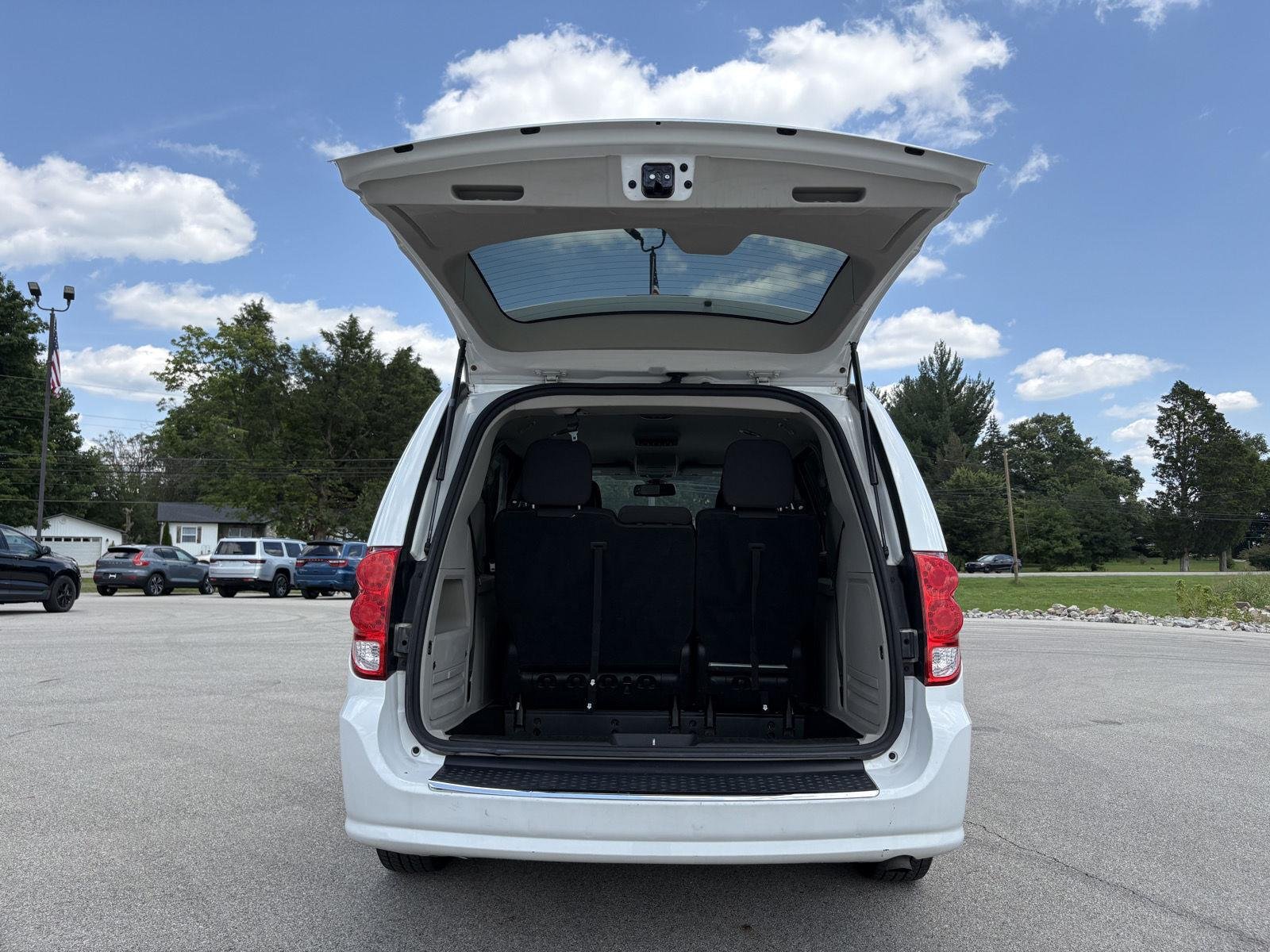 Used 2019 White Knuckle Clearcoat Dodge SE image 14