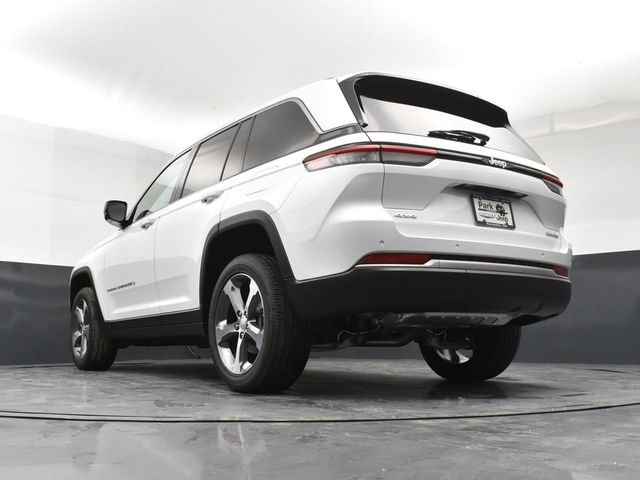 New 2026 Bright White Clear-Coat Exterior Paint Jeep Limited image 22