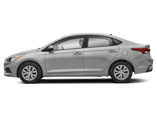 Used 2018 Silver Hyundai SE image 3
