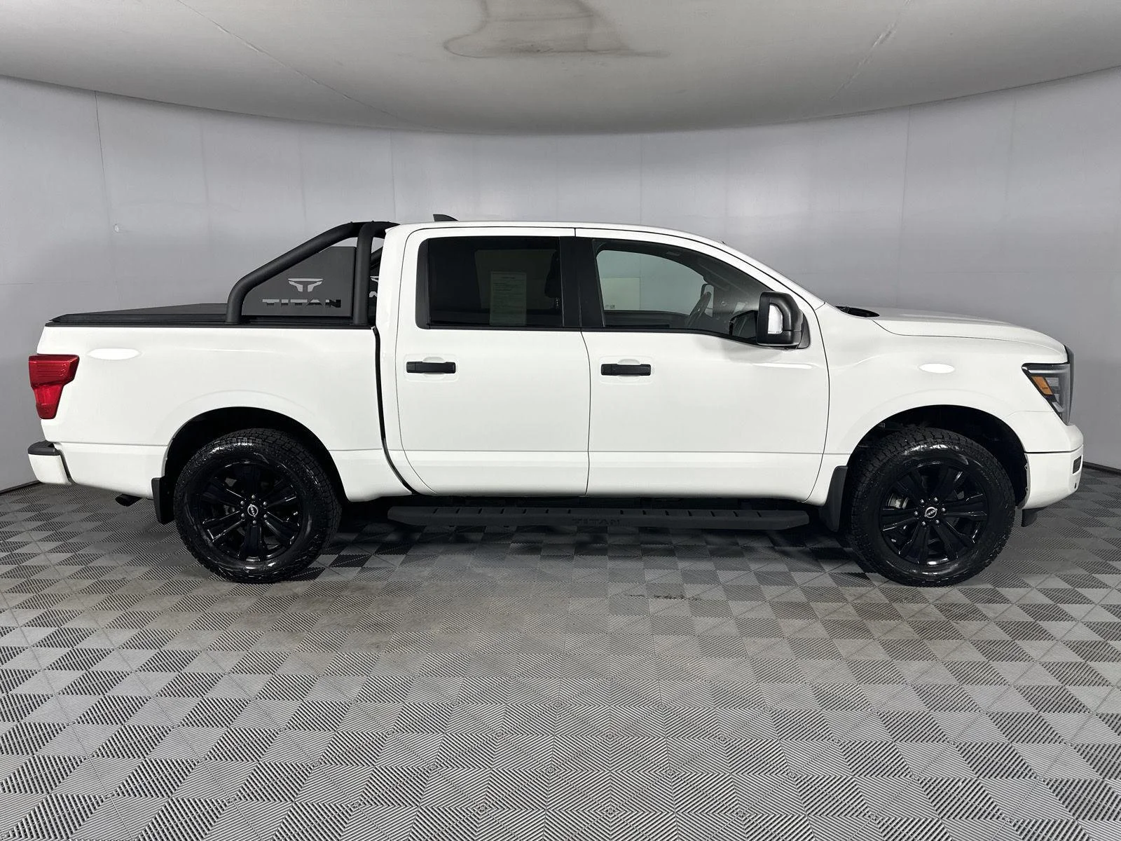 Used 2024 Glacier White Nissan SV image 25