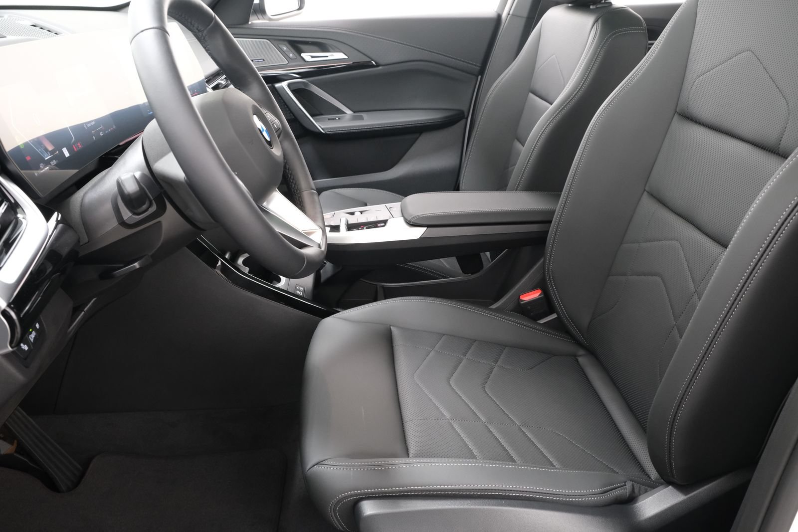 New 2026 Mineral White Metallic BMW xDrive28i image 28