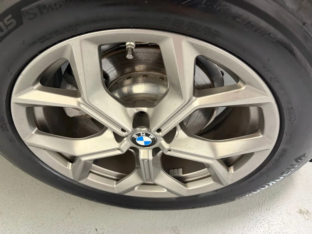 Used 2024 White BMW sDrive30i image 12