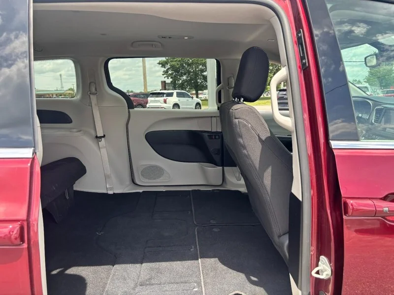 Used 2023 Velvet Red Pearlcoat Chrysler LX image 11