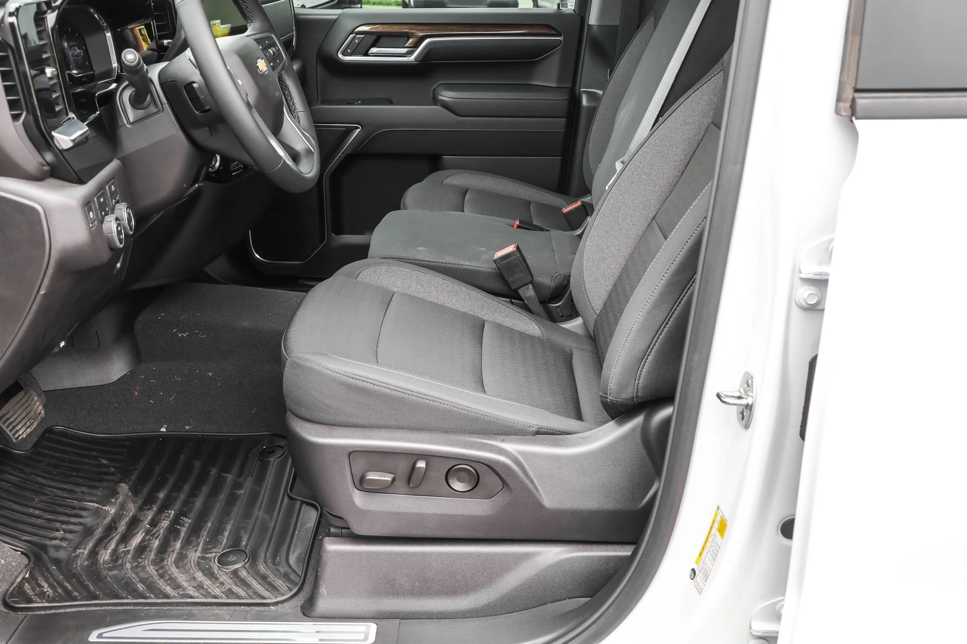 New 2025 Summit White Chevrolet LT (2FL) image 23