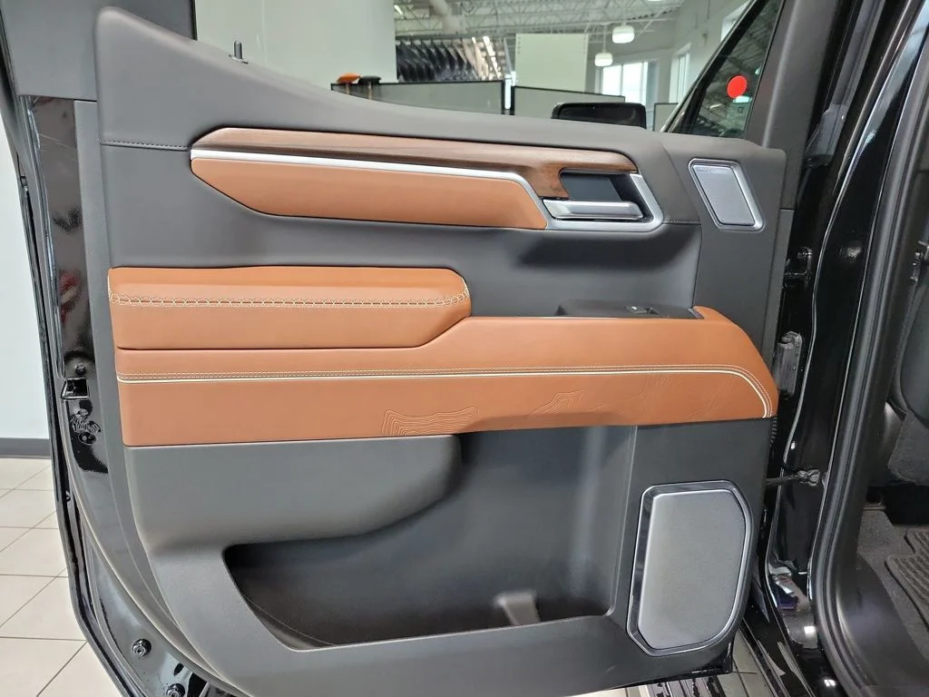 Used 2025 Black GMC Denali Ultimate image 33