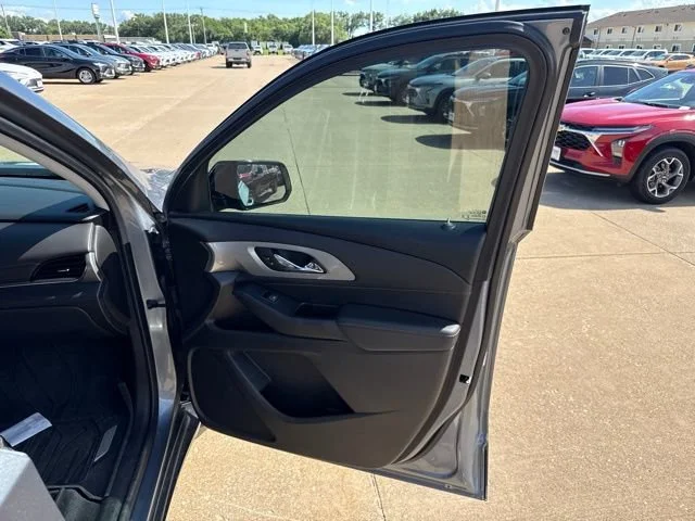 2020 Chevrolet Traverse LS - Photo 11