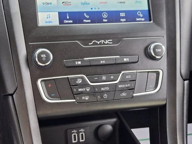 Used 2020 Black Ford SE image 27