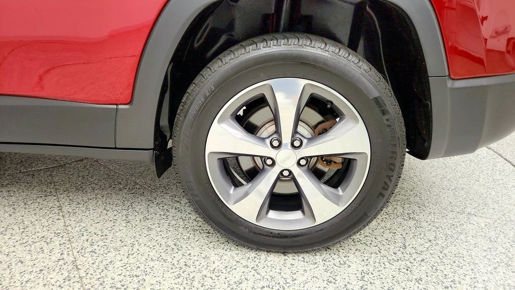 Used 2019 Velvet Red Pearlcoat Jeep Limited 4x4 image 9