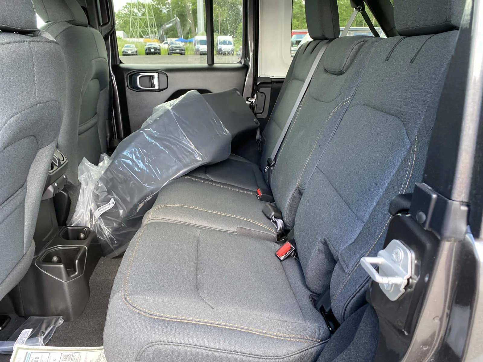 New 2026 Granite Crystal Metallic Clearcoat Jeep Sport S image 7