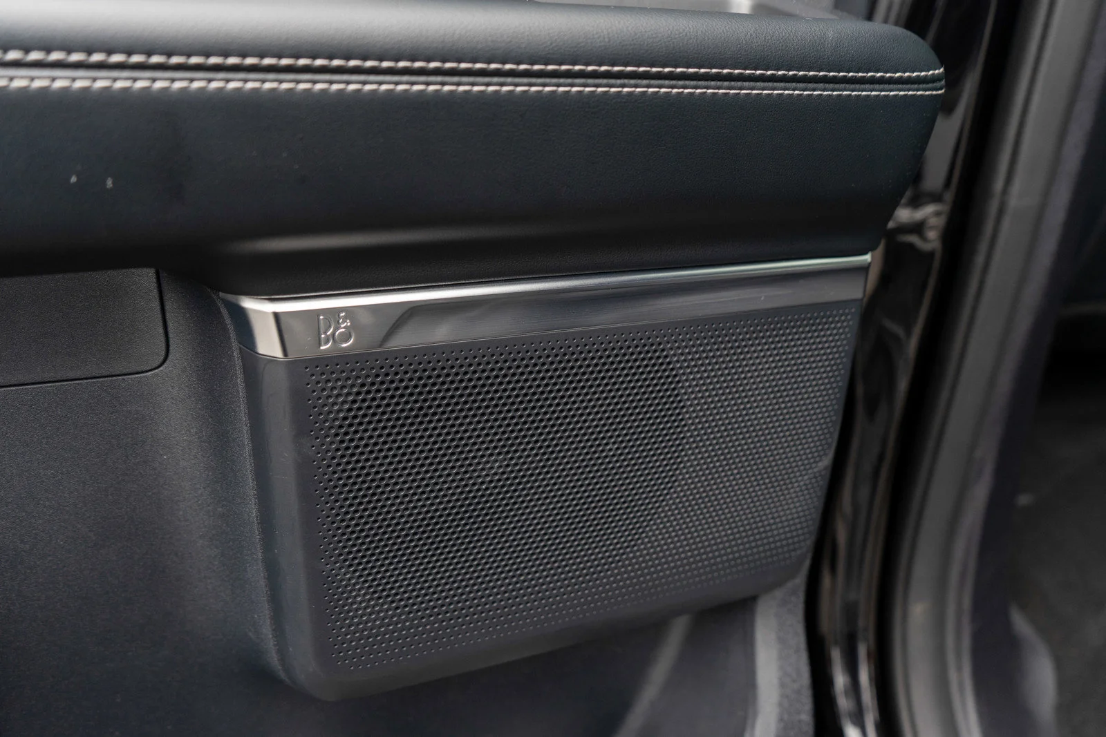 Used 2025 Black Metallic Ford Platinum image 34