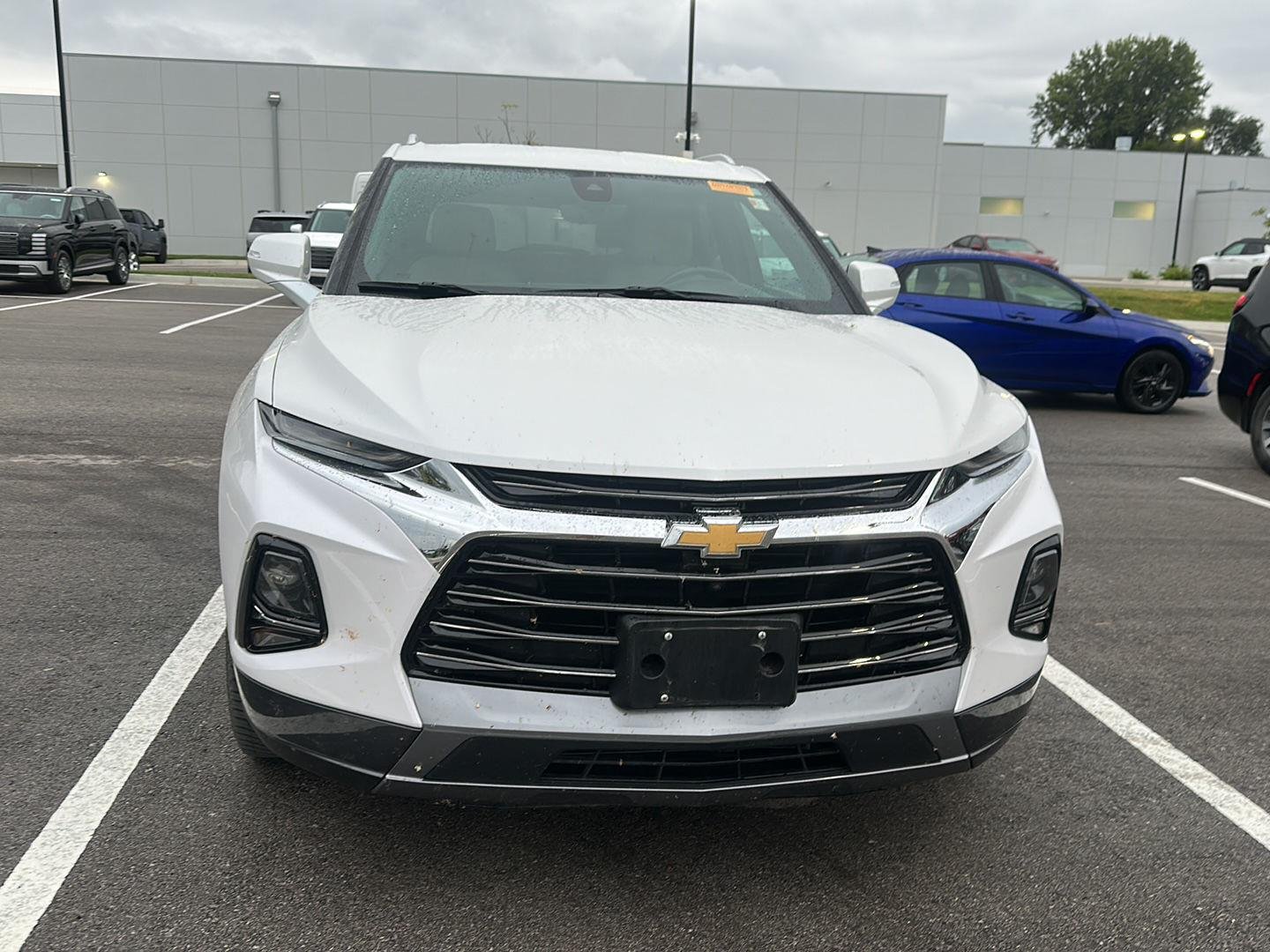 Used 2022 Iridescent Pearl Tricoat Chevrolet Premier image 6