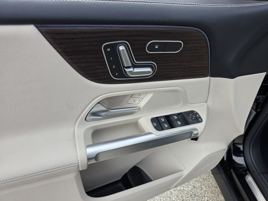 New 2026 Night Black Mercedes-Benz GLB 250 image 19
