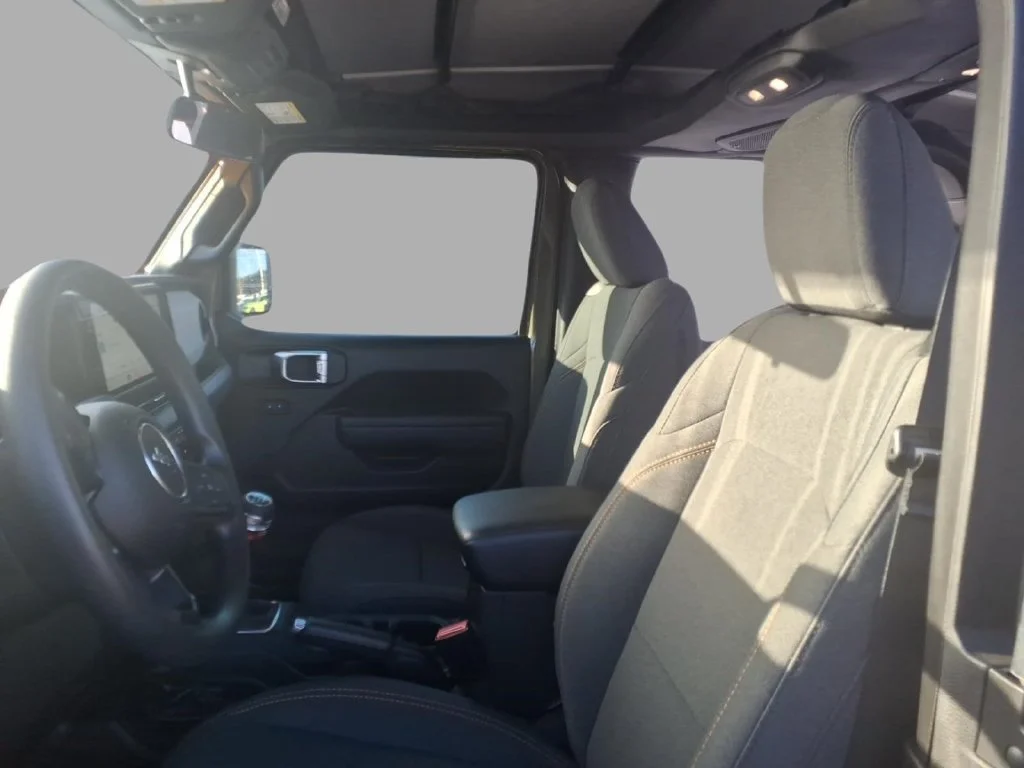 Used 2025 Green Jeep Sport image 7