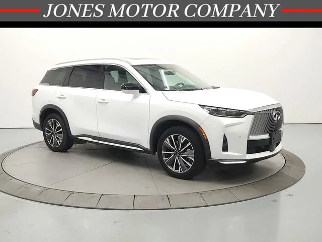 Used 2026 White INFINITI LUXE image 1