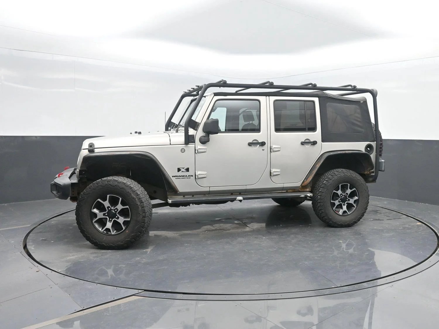 Used 2007 Jeep Wrangler Unlimited X with VIN 1J4GA39197L114686 for sale in Charles City, IA