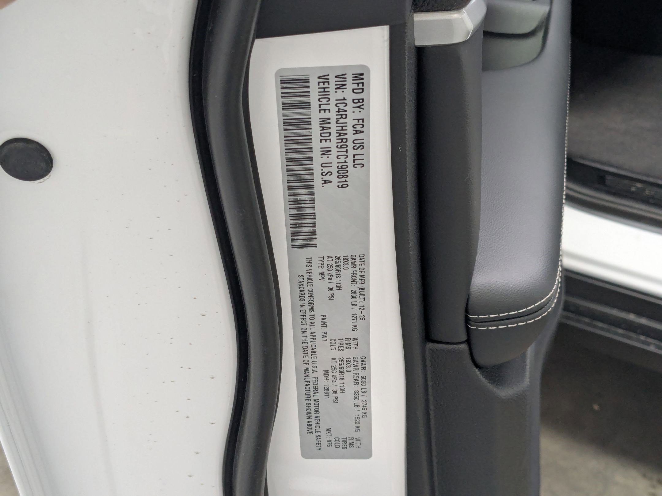 New 2026 Bright White Clear-Coat Exterior Paint Jeep Laredo Altitude image 19
