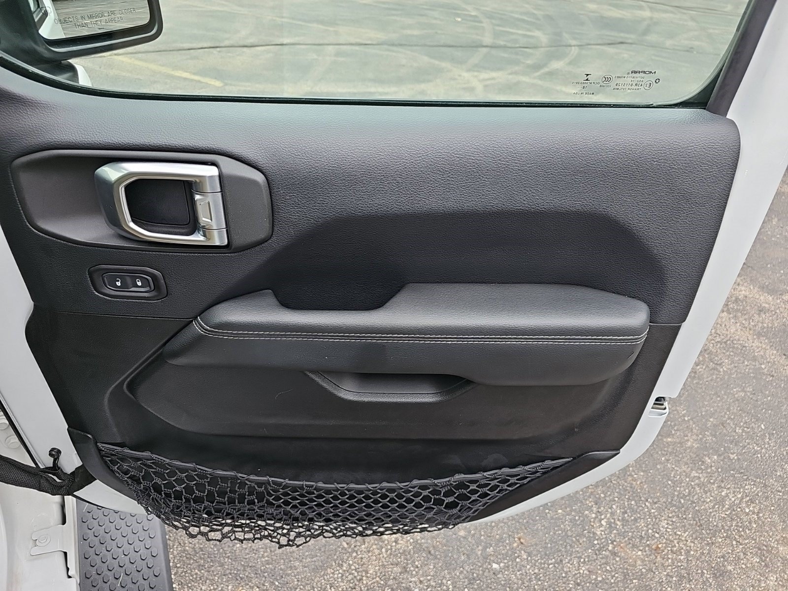 Used 2019 Bright White Clearcoat Jeep Sahara image 13