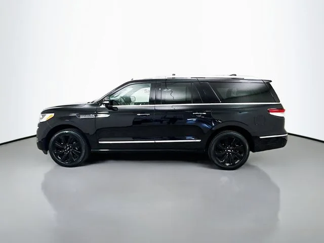 Used 2023 Black Metallic Lincoln Reserve image 4