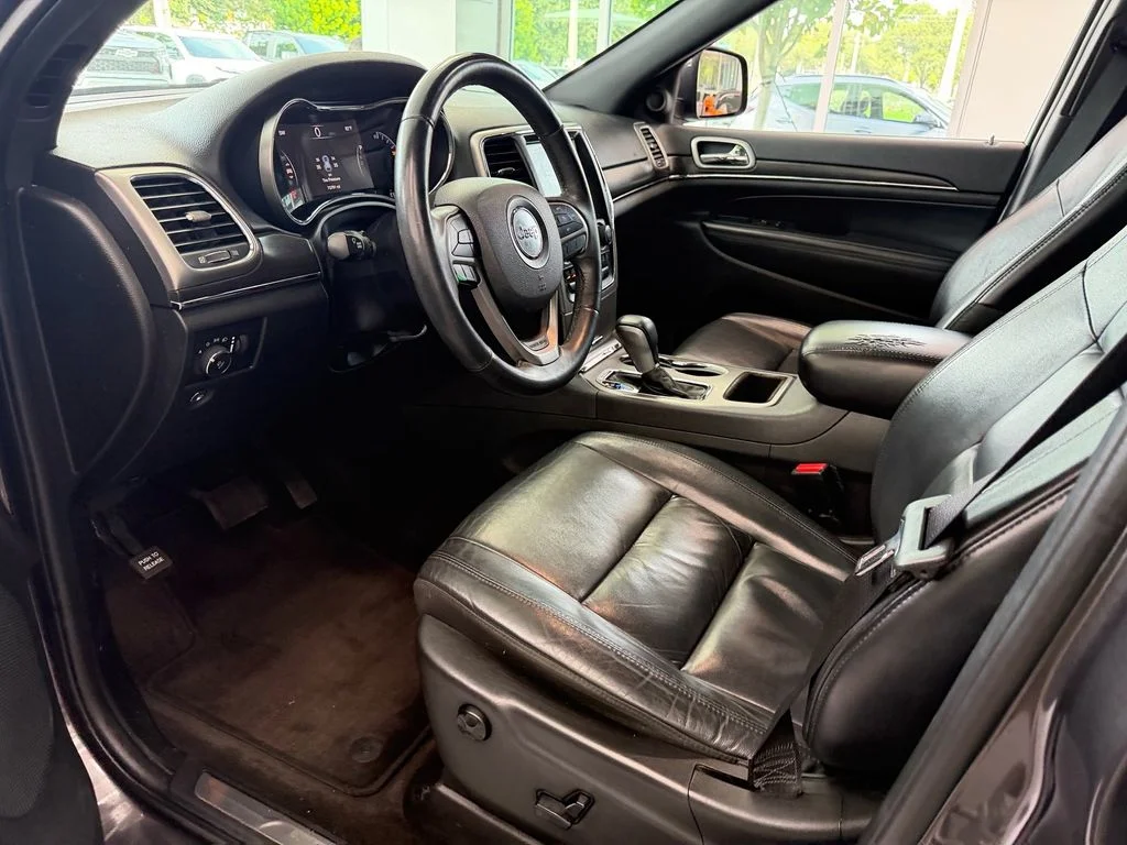 Used 2018 Gray Jeep Limited image 12