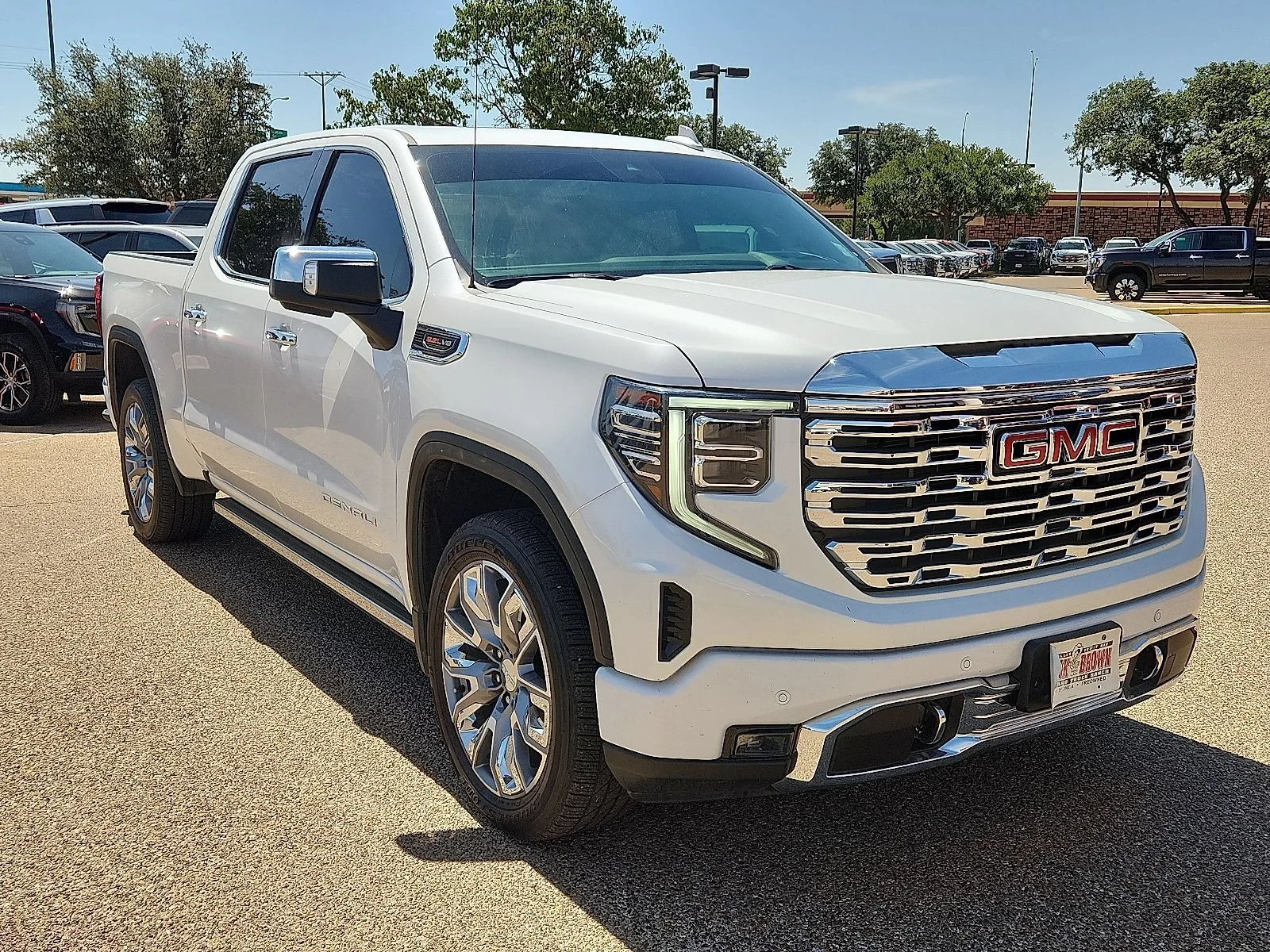 Used 2024 White Frost Tricoat GMC Denali image 7