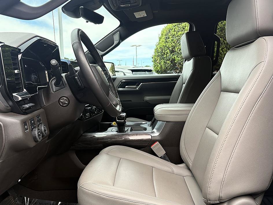Used 2023 Iridescent Pearl Tricoat Chevrolet LTZ image 9