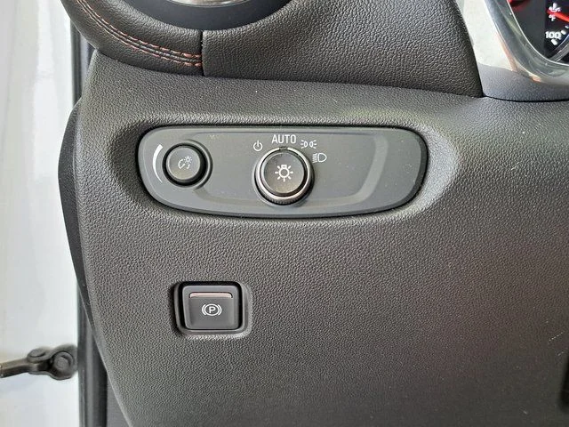 Used 2019 White Chevrolet Premier image 13