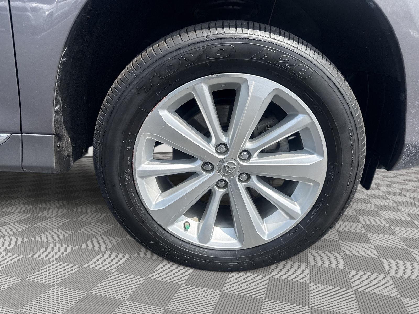 Used 2011 Predawn Gray Mica Toyota Limited image 8