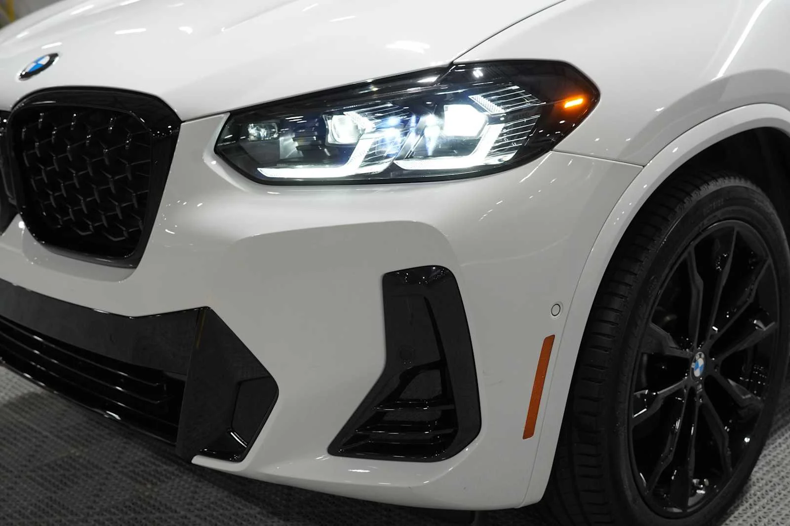 Certified Used 2025 Alpine White BMW xDrive30i image 7