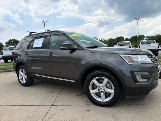 Used 2017 Gray Ford XLT image 9