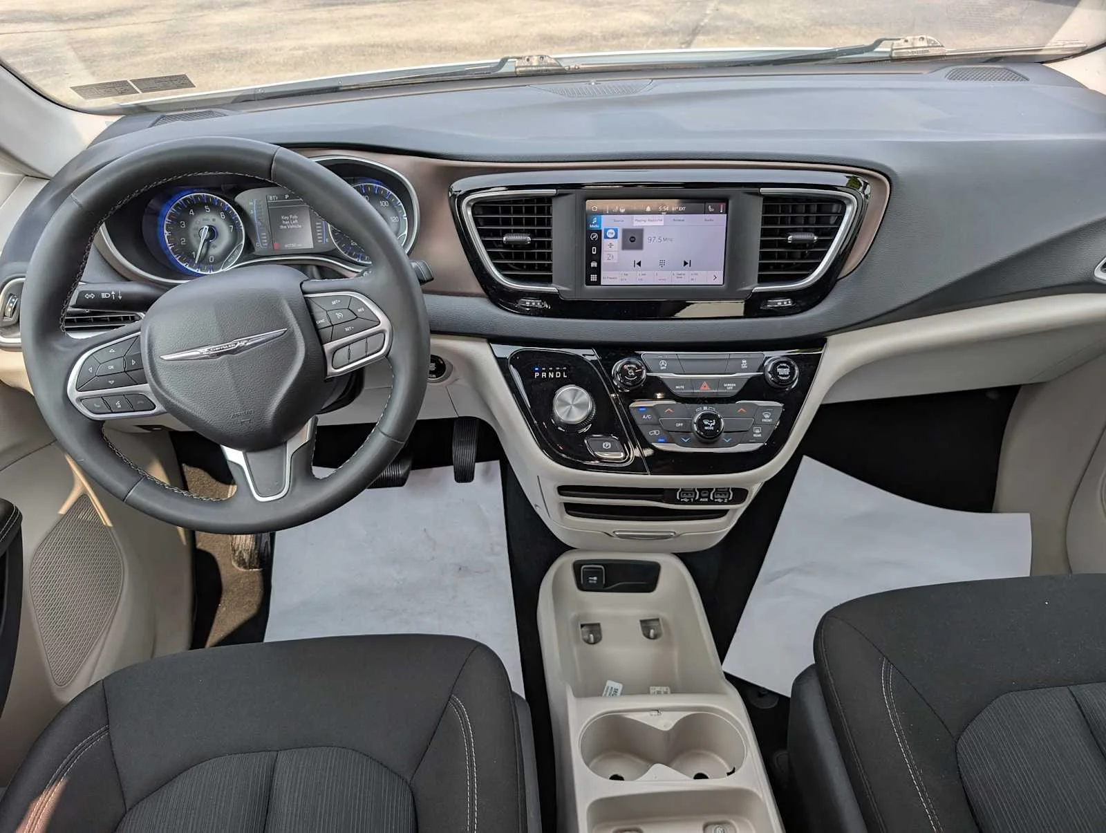 Used 2022 Bright White Clearcoat Chrysler LX image 17