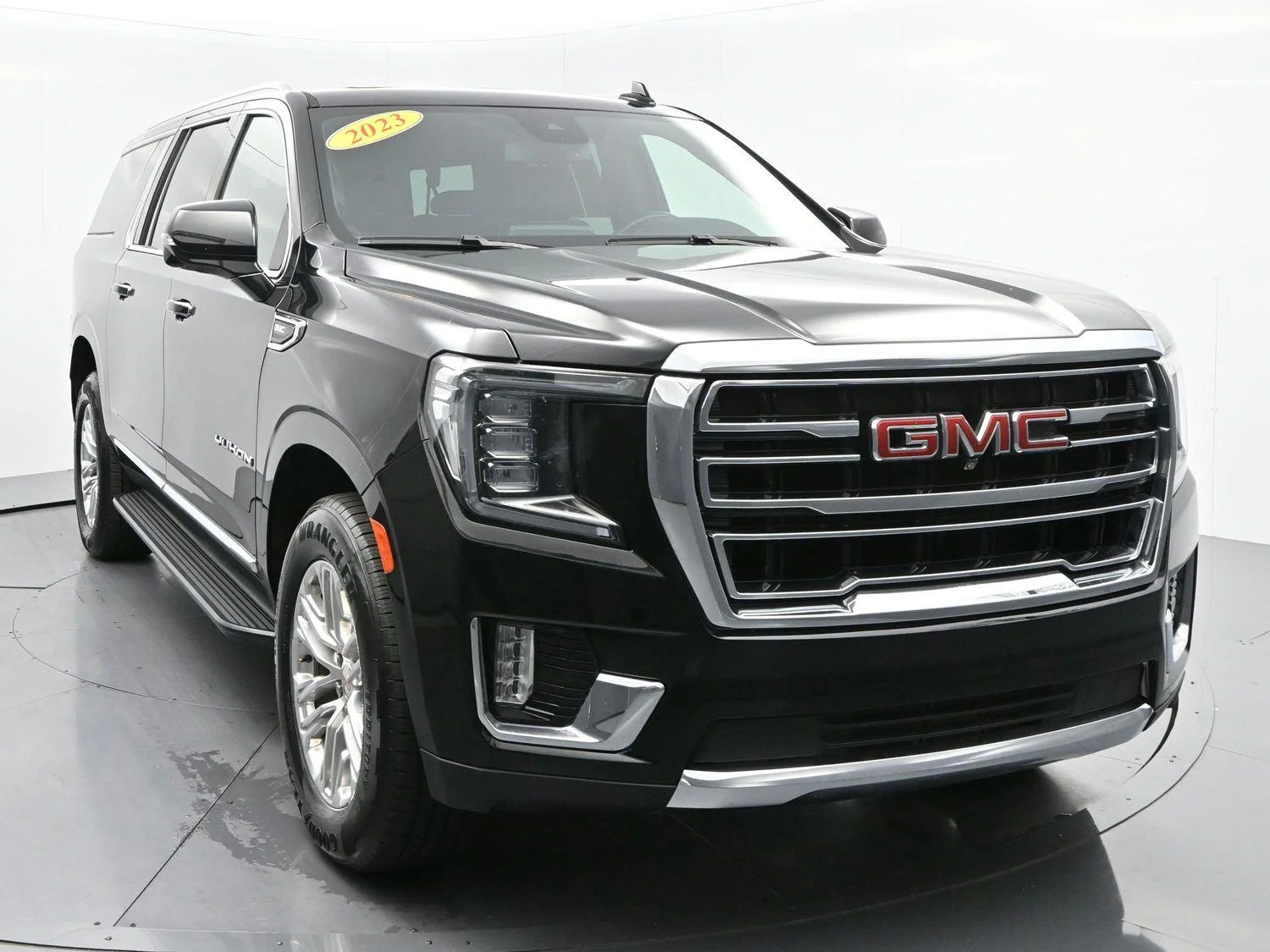 Used 2023 Onyx Black GMC SLT image 2
