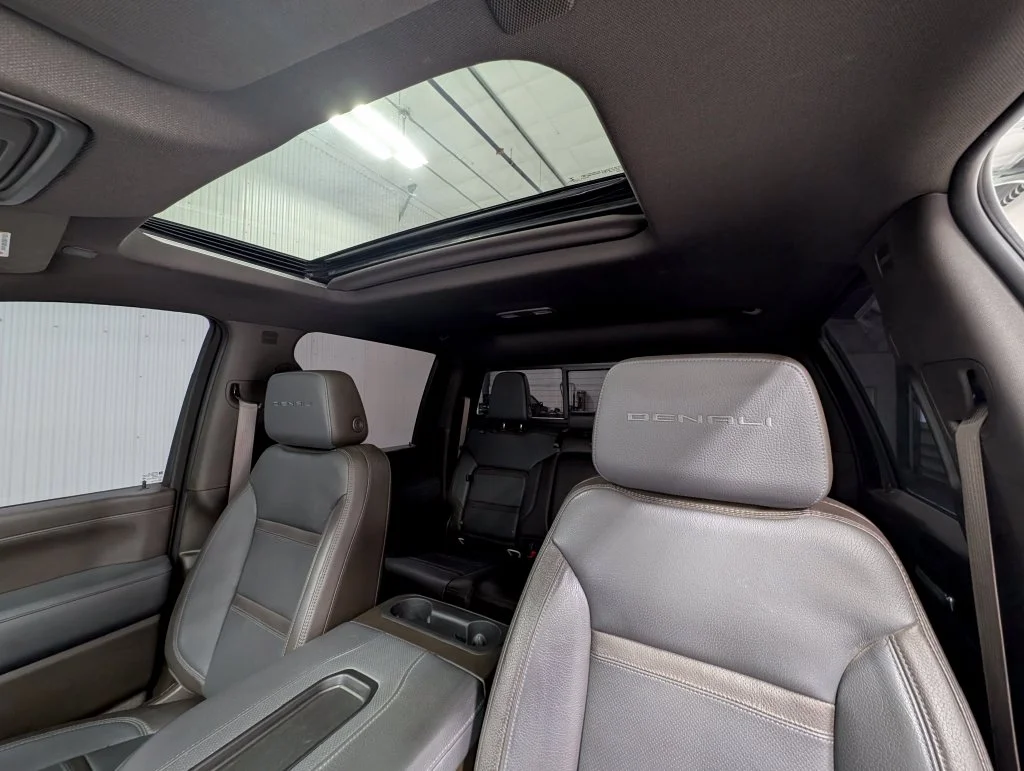 Used 2022 White Frost Tricoat GMC Denali image 16