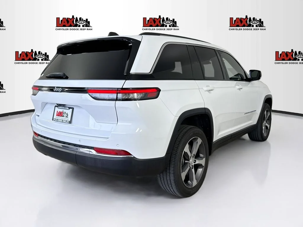 Used 2022 White Jeep 4xe image 7