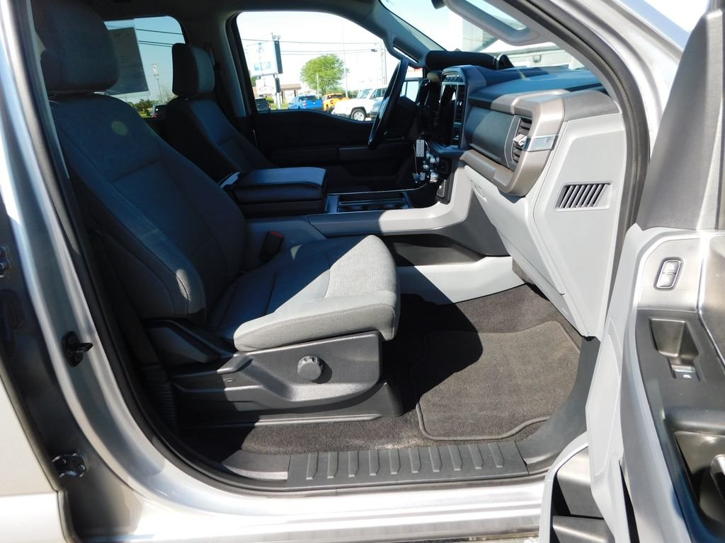 Used 2024 Silver Ford XLT image 23