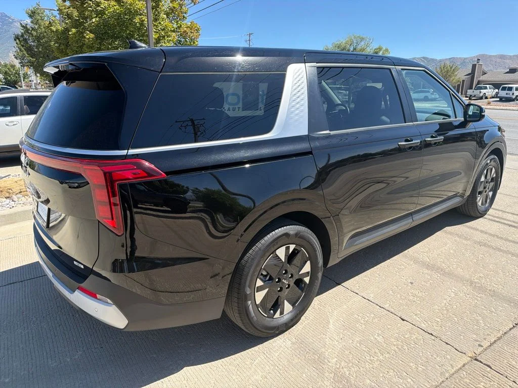 Used 2026 Black Kia LXS image 3