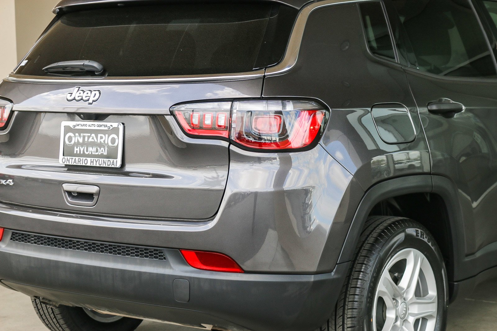 Used 2023 Granite Crystal Metallic Clearcoat Jeep Sport image 9