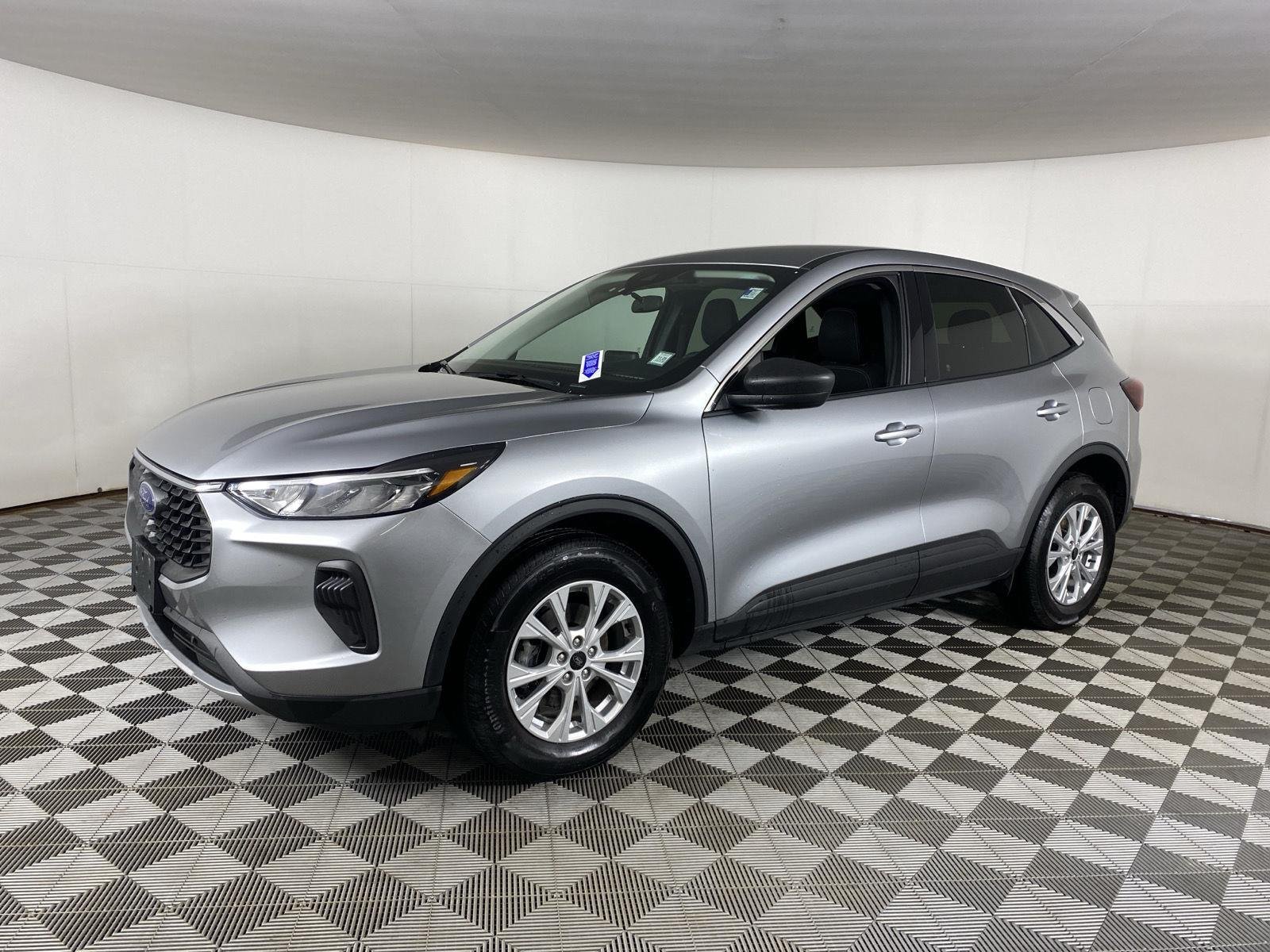 Used 2023 Iconic Silver Ford Active image 3